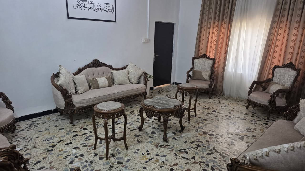 اخذته  ب ٢ مليون و ٨٠٠ 
اريده ب٢ و ٣٠٠ وبي مجال للشراي
***********
