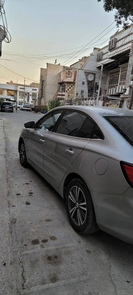 السلام عليكم 
MG5 2023
 الفول مواصفات 1/1
تحكم ستيرن 
كراسي كهربائي 
كشنات جلد
تدفئه كشنات 
تبريد 6 سرع ثلج
فتحه سقف 
رادار 360 درجه
حساسات اماميه خلفيه
مري شفط 
هاند بريك دكمه 
اوامر صوتيه
ماشيه 67,000
بعدها تحت ضمان الشركه 3 سنوات 
رقم اربيل تريد وكاله تريد تحويل مصفره غرامات
بيهة بس ضربه بلباب ترجع ع البارد و موضحه بلصور
السعر 108  وبيهة مجال قليل 
للاستفسار 
***********
***********
