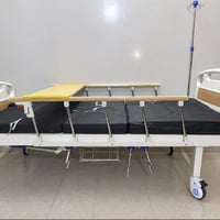 للبيع سرير طبي نظافه ١٠٠بالميه ميكانيكي خمس حركات مع دوشك للتواصل 0772...