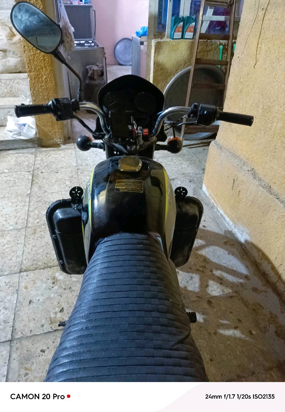 السلام عليكم بوكسر موديل 2020كهربائياتها كلها شغاله نضيفه لاتبخير ولاتنقيص بيها نقوصات بسيطه 1الدشبول2الصفاحيه جه الباتري 3راجز السلف فقط اوراق كامله شرط الترقيم السعر مليون وبيها مجال للتواصل واتساب ***********