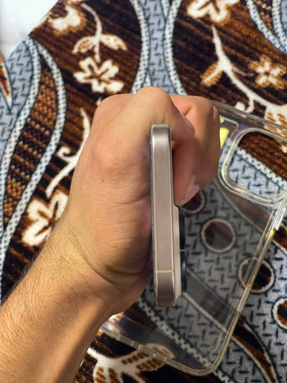 سلام عليكم 16برو ماكس عربي شرق اوسط وتر برو  بطاريه 89باكيت وكيبل ويا السعر مليون و300رقم الاتصال ***********
