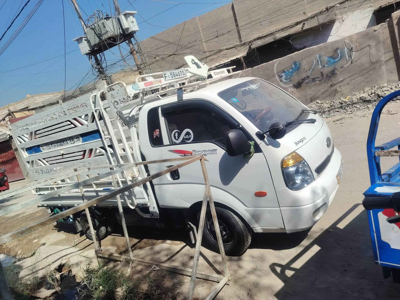 للبيع الفين 7 السعر 100وبيه مجال رقم الهتف ***********/***********
