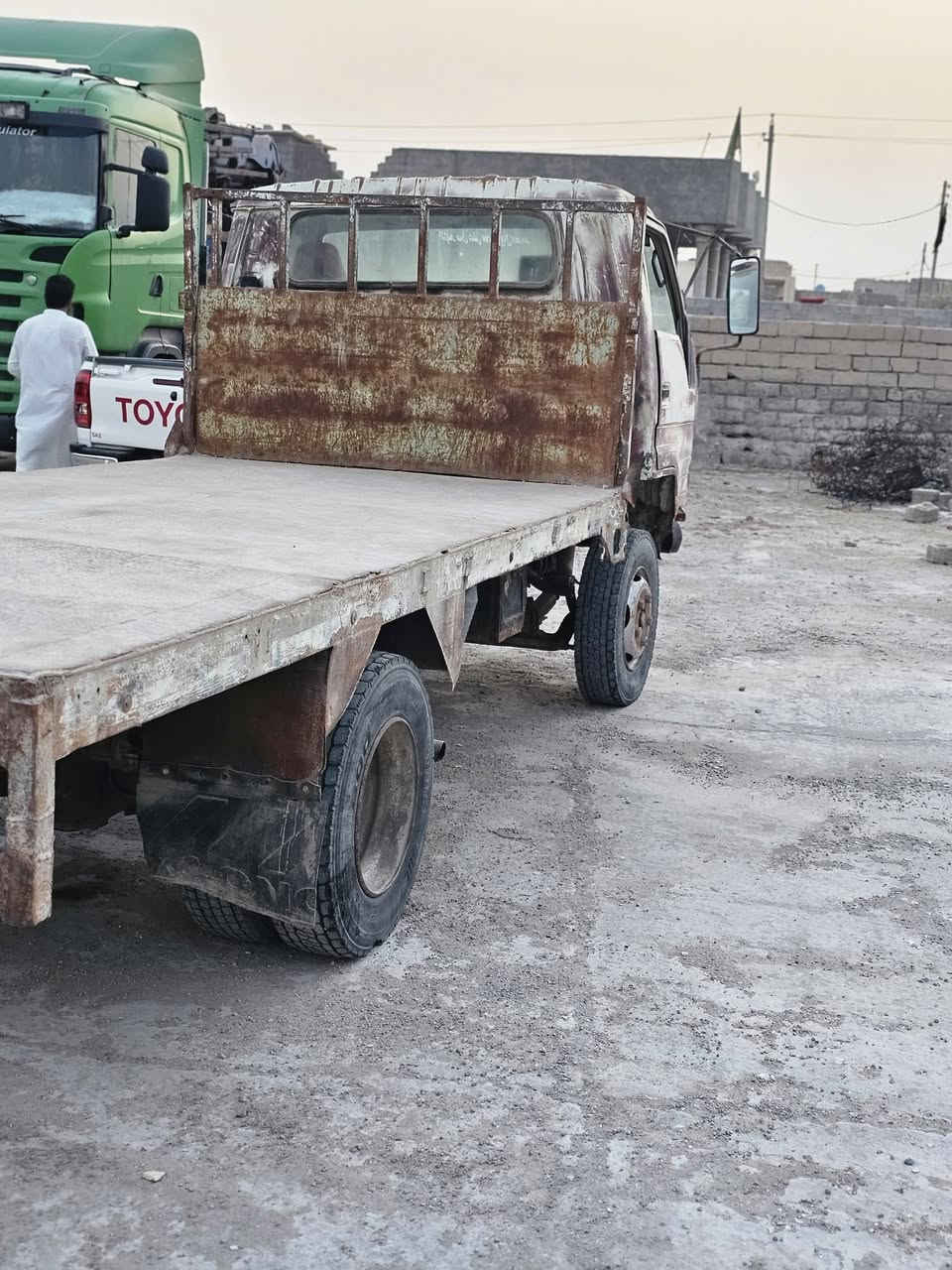 السلام عليكم دانيه تيوته للبيع محرك 14B مديل 95 سنويه 29 الرقم الهاتف *********** السعر 40 ابيه مجال بسيط

