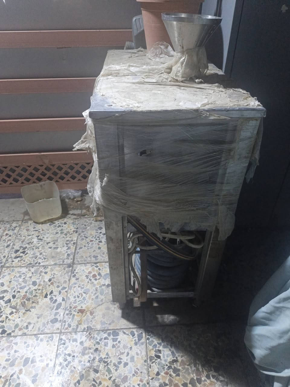 السلام وعليكم للبيع مكينه تجهيز  شغاله وجديده السعر 8 ورقات الشراي يتصل ويدلل ***********
