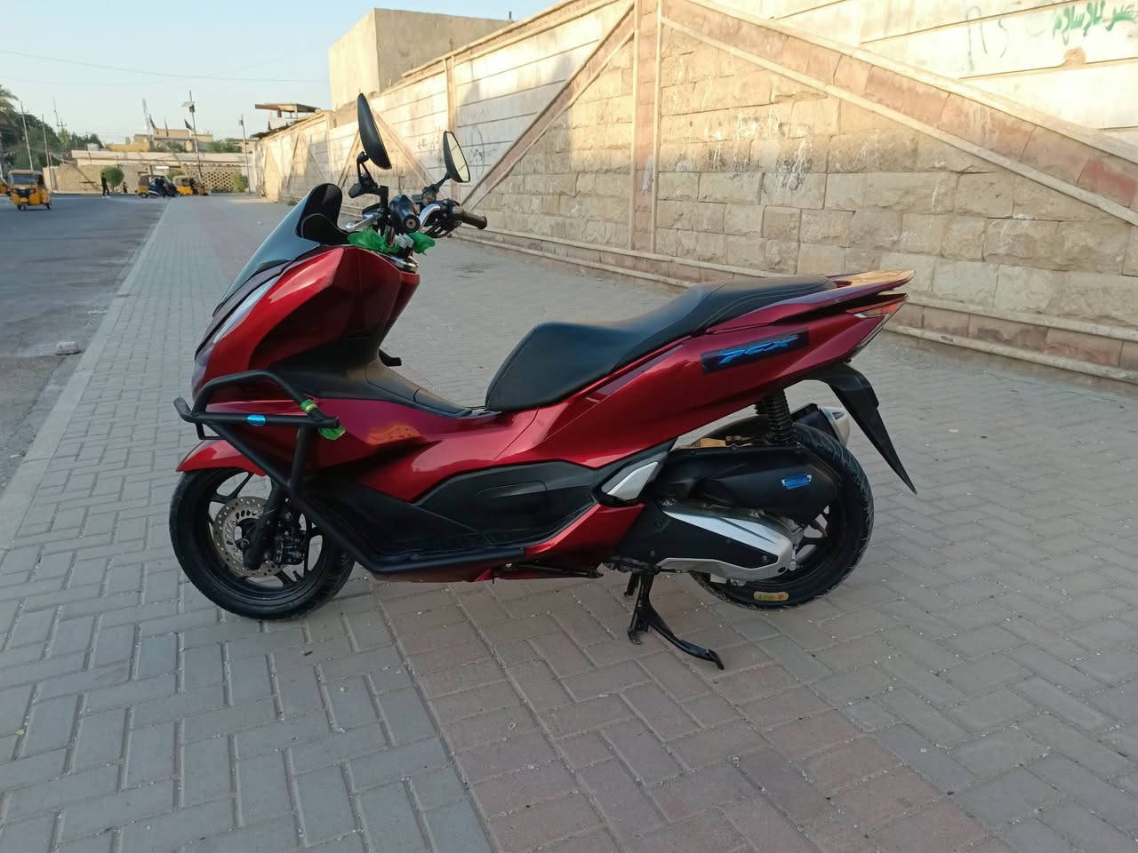 سلام عليكم اخون pcx جيل رابع ماروني فيتنامي ماشية ٣٦ الف الدراجة بيهة ملاحظات الدراجة عليهة امرايات ودراع اصلي والدراجة عقل جديد فيت بم جديد نوزل جديد فلتر شوته رياضي جديد كويل نار جديد تاير امامي جديد والخلفي نضيف وسويتلهة ادامة كلجات خرز وقايش وفايبرات وودهن ليكي مولي امانة الله جايبه ب٢٠ من الوكالة وبانزين عادي ومرات محسن للامانة والدراجة بيهة ملاحظة  وهواي تفاصيل ناسيهن الدراجة تجي وتفحصهة وتقتع بيهة وما ارضهة تاخذهة اله تقتنع بيهة  واني بخدمت الشراي مكاني بغداد مدينة الصدر  للستفسار رقمي واتساب ورصيد ***********

