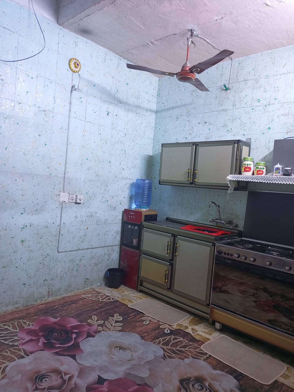 نصف قطعه للبيع شرك طابقين عكادة نضيفه قطاع 79 الفرع العريض خامس بيت من الشارع العام الستفسار ***********
