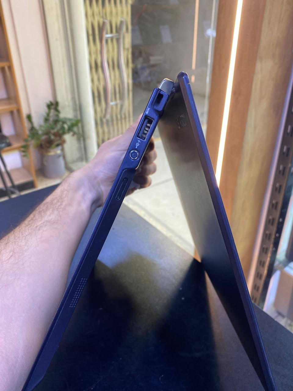 TOSHIBA
المعالج : CORE I5 
الجيل : السابع 
الرام : 8GB
الهارد 256GB SSD
حجم الشاشة 13.3 لمس قلاب
سعر 240 مع هدية 
***********

نص مكتوب في الصور:
- TOSHIBA 2 IN 1 LAPTOP شاشة لمس قلاب 13.3" المعالج CORE i5 الجيل السابع الرام 8GB الهارد 256GB SSD حجم الشاشة 13.3" لمس قلاب