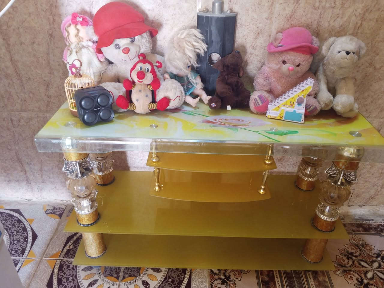 طباخ وقنية غاز وميز يلازمه ثنين احمر واصفر  للبيع الخاص مفتوح ‏‪***********
