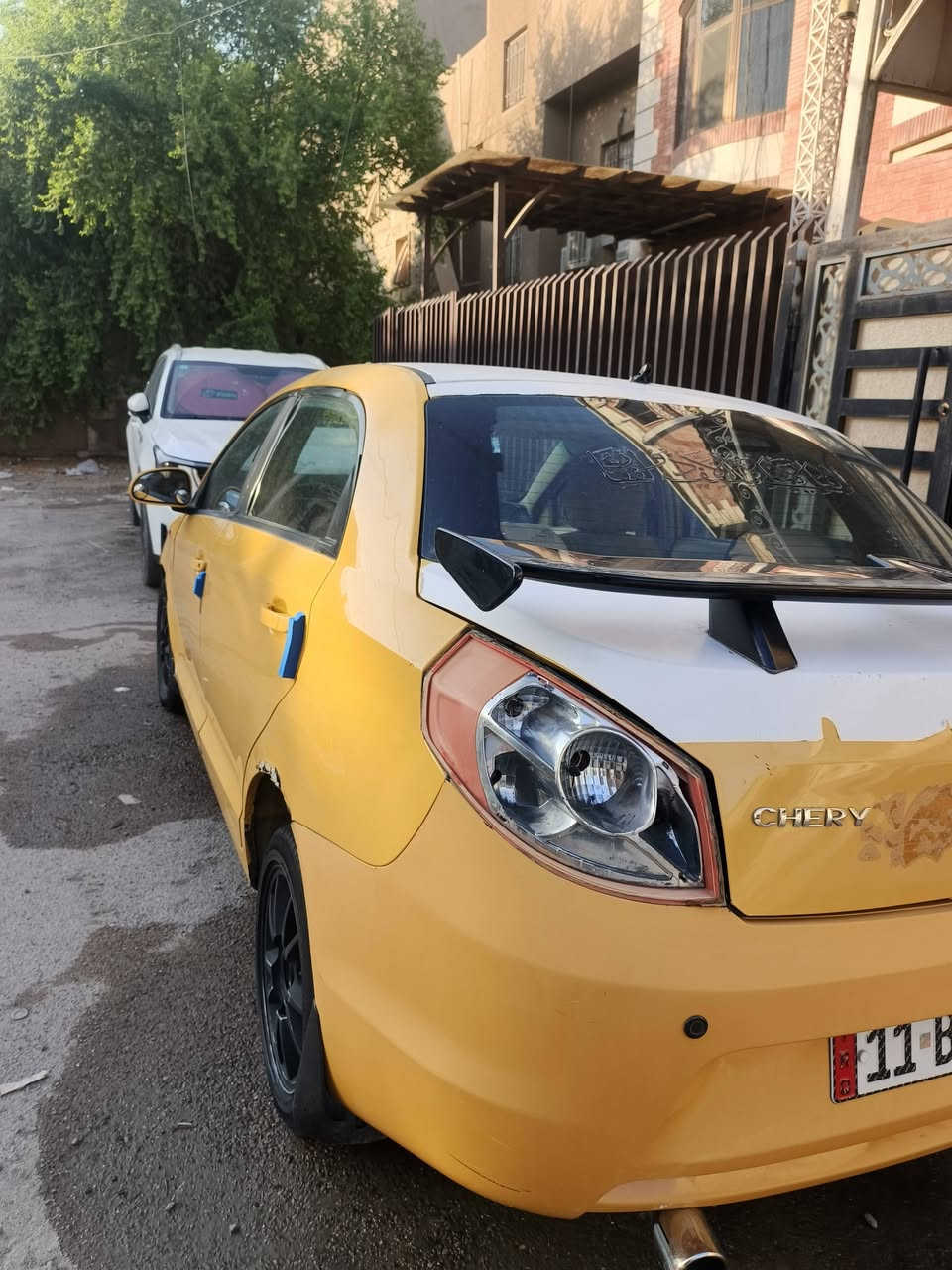 السلام عليكم شيري فلاوين ٢ موديل ٢٠١٢ رقمها بغداد يرادلها ترتيب مكينة و كير و تبريد و كهربائيات كله شغال  غرفتها زينه نضيفة هيئة مصفره و عليها غرامه تنزل من سعر السياره السعر ٢٠ و بيها مجال الرقم ***********
