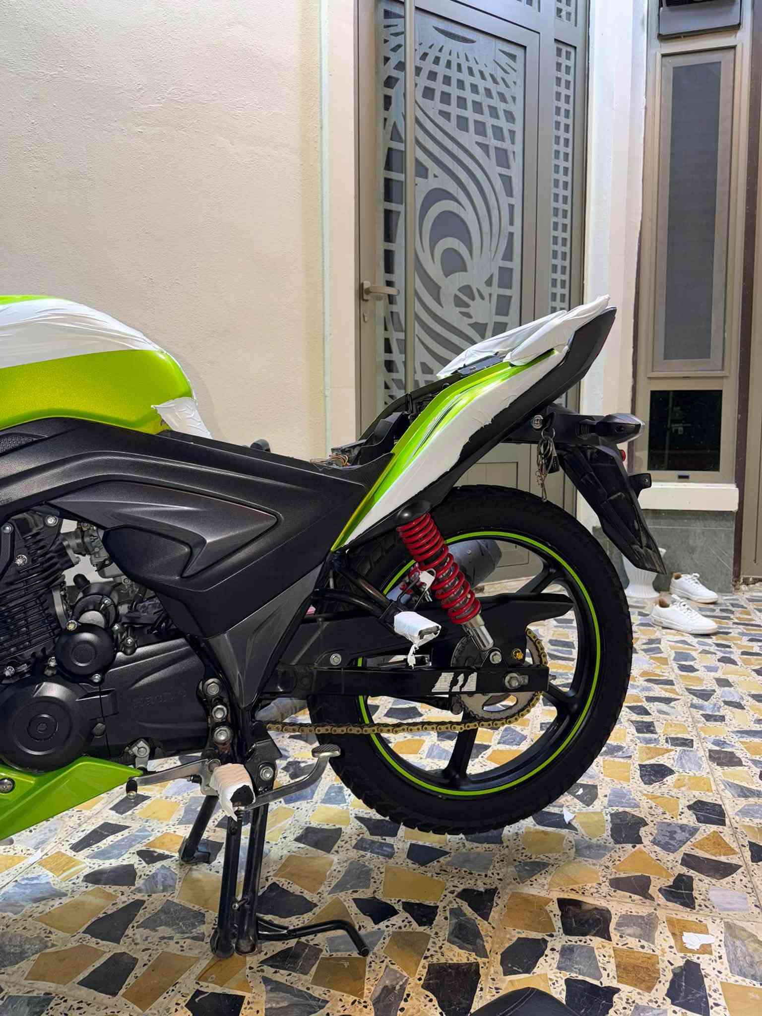 السلام عليكم هاوجي موديل 23 مسجل وتحويل شوكت متريد نضيف حيل كل اسبوع ادامة اسويله  على ايدي لماطور اروح بي للمحل وارحع ماطلع بي  سعره18  وبي مجال ***********
