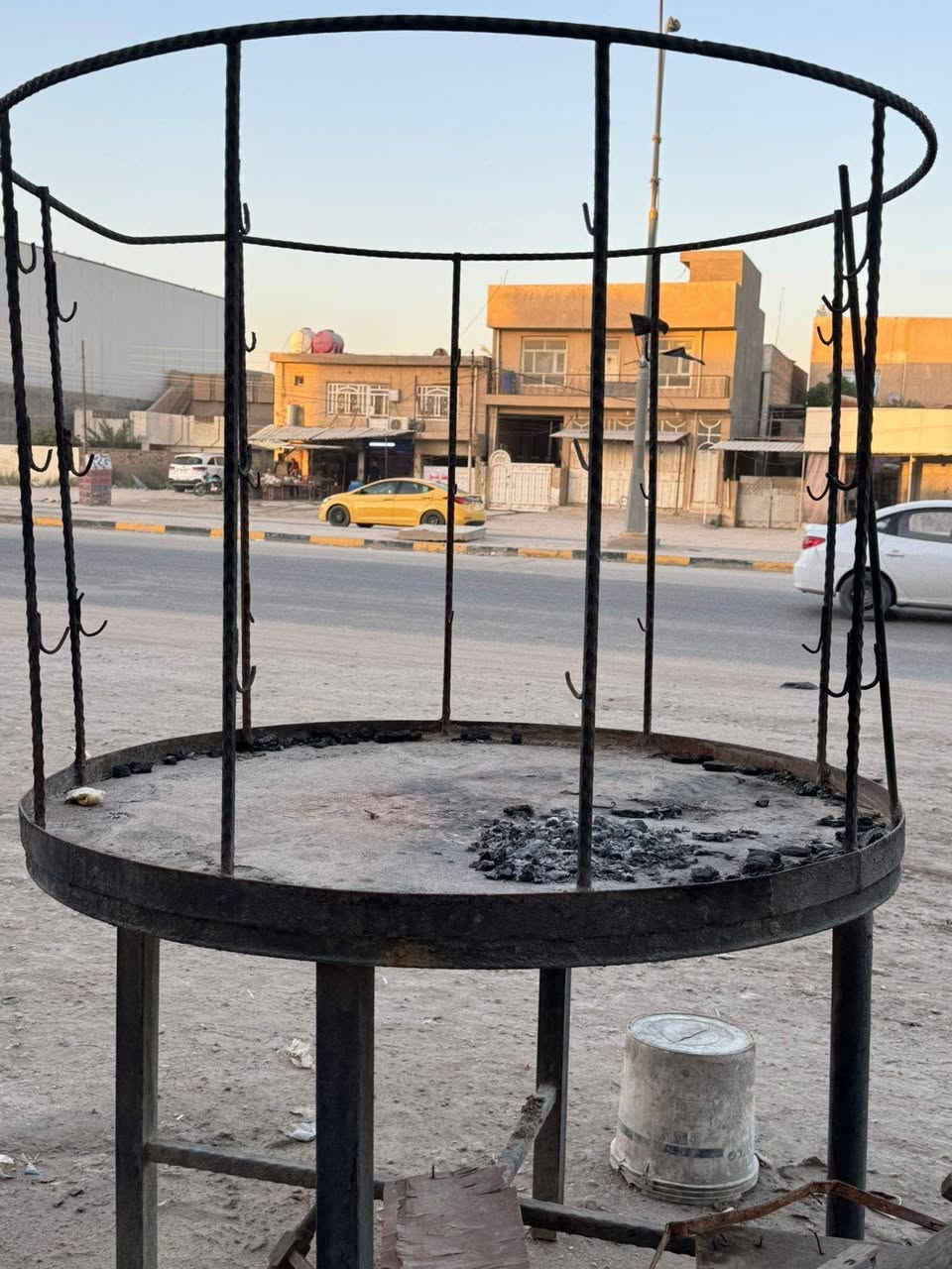 شوايات سمج وحوض سمك للبيع المكان حله شارع ٨٠ قرب مدينه العاب ارض بابل الرقم ***********
