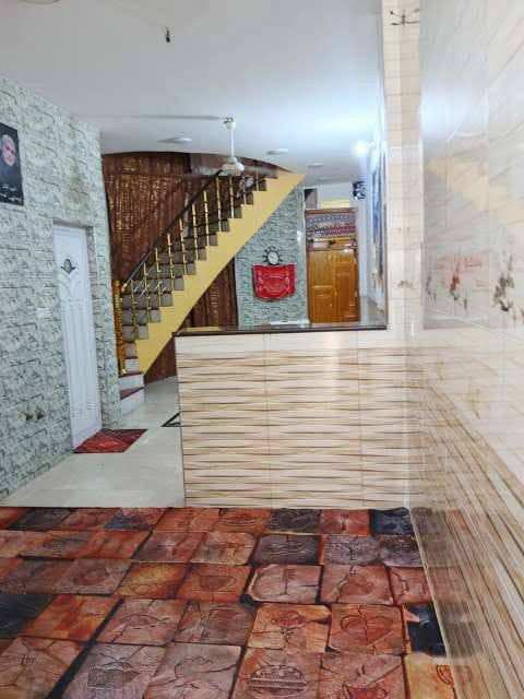 السلام عليكم بيت للبيع زراعي سند 25 طابقين المساحه 125 العنوان الرئاسة شارع 20 بشارع فلافل ابو العمبة 
للاستفسار الاتصال ***********
