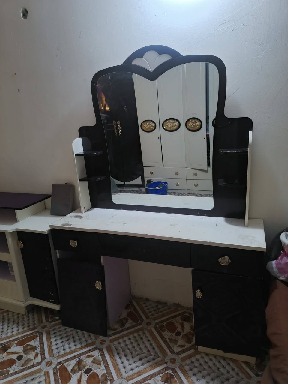 للبيع غرفه تركيه نظيفه بدون ضرر سرير مخزن ٥٥٠ مجال 
فلوجه استفسار خاص
