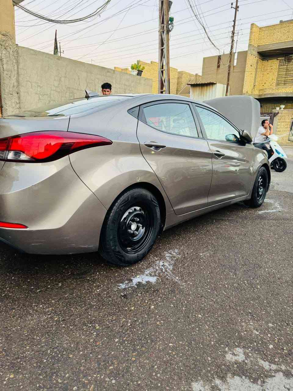الانترا 2016 وارد امريكي رقم بغداد انكليزي بسمي تحويل مباشر مكينة 1800وكير وحداديه وتخم تاير وتبريد كله جديد حادث بنيد السياره ليبل واحد ماشيه 100 الف فقط سياره جديده بمعنى الكلمه السعر 99 وبيهه مجال مكان السياره بغداد الاستفسار على ***********
