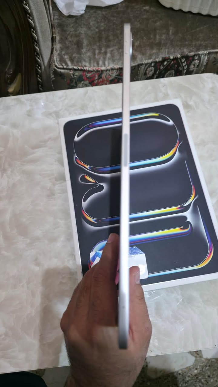 السلام عليكم ايباد m4  ذاكره 256 كل غراضه ويا 
بطاريته 🔋87‎%‎ مشحون 424 مره 
جهاز كلش نضييف مكاني بغداد 
سعره مليون او 50 الف 
اتواصل فيس او واتساب ***********
