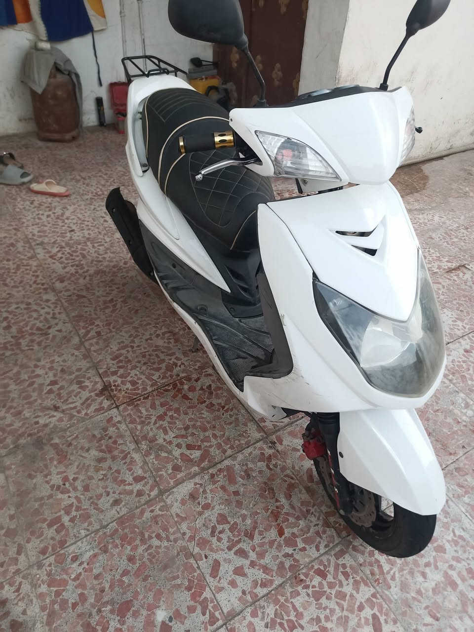 السلام عليكم سكنس فحل كابريتر للبيع الدراجه جديده  كفاله عامه نوعيه  الدراجه محرك مكفول بلادي كفرات بلادي لايت زنون عالي ناصي دبل اشاره اشاره يمنه يسره هورن سلف هندر بكل وكت  تايرات جدد شلعه معدل تخبل الدراجه ناعمه شرط اكفلكياها من الزلغ مكاني حله وشراي يتصل ***********
