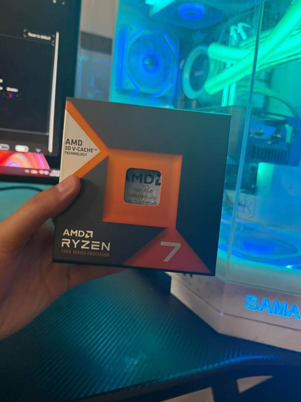 للبيع PC High-End أبيض RGB — مواصفات قوية جداا

تجميعة قوية للألعاب، المونتاج، التصميم والرندر، بمواصفات High-End وشكل أبيض مميز.

المواصفات:

 Processor: AMD Ryzen 7 7800X3D — 3D V-Cache
 GPU: ASUS TUF Gaming GeForce RTX 4080 SUPER OC 16GB
 Motherboard: ASUS TUF Gaming X670E-PLUS WIFI
 RAM: Predator Vesta II RGB — 64GB (2×32GB) DDR5 6000MHz
 Storage: 2TB NVMe SSD
 Power Supply: FSP Hydro G Pro 1000W — 80+ Gold — Full Modular — ATX 3.0 / PCIe 5.0
 CPU Cooler: SAMA SM360 PRO Dream Series — 360mm AIO + LCD Display
 Fans: 7× RGB Fans
 RGB Accessories: COOLMOON AR30 + C260EX + ST350
 Case: SAMA White Panoramic Case
 السعر: 3,500,000 دينار عراقي
بيهه مجال بسيط للجاد

 العنوان:البصره ويوجد توصيل محافضات
 البوكسات موجودة

 للتواصل: ***********
