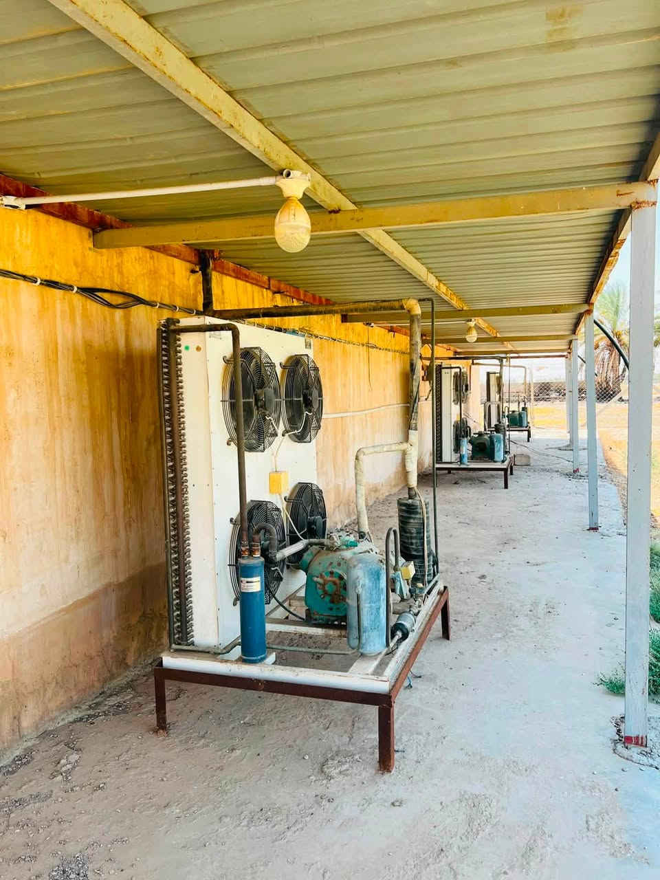 السلام عليكم يوجد مكائن تبريد الحجم 15 طن نضافه 100‎%‎ الاستخدام 2 سنه فقط السعر جداً مناسب 50 ورقه بيه مجال للشراي فقط عدد المكائن 6 رقم الهاتف : ***********
