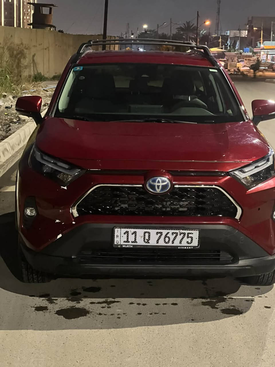🚨 للبيع: تويوتا راف فور (Toyota RAV4) - فئةXLE HYBRID 🚨
🚨 للبيع: تويوتا راف فور (Toyota RAV4) - فئة Xle HYBRID  موديل ٢٠٢٤🚨

✨ السيارة بحالة ممتازة جداً - الفئة الرياضية والأعلى رغبة (اقتصاد وقوة مذهلة) ✨

​⚙️ المحرك والأداء:

​المنظومة: محرك 2.5 لتر 4 سلندر + منظومة هايبرد Hybrid (اقتصادية جداً في استهلاك الوقود).

​القوة: 219 حصان مع تسارع وقوة ممتازة.

​نظام القيادة: دفع رباعي ذكي مستمر (AWD-i) مع وضعيات قيادة متعددة (Eco / Sport  / Normal).

​ناقل الحركة: أوتوماتيكي سلس متطور (e-CVT).

​🚘 المواصفات الخارجية (XLE Sport Package):

​التصميم: لون احمر مميز .

​اللمسات الرياضية: شبك، صدامات، حواف العجلات.

​سكك (عارضات) تحميل على السقف.

​الويل كب : ألمنيوم مقاس 17.

​الصندوق الخلفي: فتح وإغلاق يدوي.

​الإضاءة: مصابيح أمامية وخلفية LED متطورة.

​🛋️ المقصورة الداخلية والرفاهية:

​المقاعد:مخمل  للمقاعد الأمامية + تحكم كهربائي بمقعد السائق.

​الشاشات:

​شاشة عرض وسطية تعمل باللمس تدعم Apple CarPlay و Android Auto.

​شاشة عدادات رقمية (دجتال) أمام السائق.

​التكييف: أوتوماتيكي ممتاز مزدوج المناطق (Dual Zone) مع فتحات تكييف خلفية.

​🛡️ أنظمة الأمان والسلامة (Toyota Safety Sense):

​المرايا الجانبية: تحتوي على رادارات / نظام التنبيه للنقاط العمياء (Blind Spot Monitor).

​الرادار الأمامي: مثبت سرعة تفاعلي/تكيفي + نظام الحفاظ على المسار والتنبيه عند الخروج عنه.

​الكاميرات: كاميرا خلفية ملونة مع حساسات مساعدة.

​📌 اللوحة / :  (بغداد / حرة تحويل ثاني يوم ).

📌 موديل / ٢٠٢٤

📌 حالة السيارة: (  حادثها  بجم ضربه صطحيه بدون دواخل وايرباك  عدا حادث أمريكا).

📍 الموقع: (بغداد / حي الجهاد).

📏 المسافة المقطوعة (الممشى): (@٨٠.٠٠٠الف كيلومتر قابل للزيادة ).

💰 السعر المطلوب: (٢٢ الف دولا ٢٢٠ورقة بيها مجال جدا قليل ). مكان حي الجهاد نقصه فقط صبغ موضحه بصور 

​📞 للتواصل والاستفسار:

​رقم الهاتف***********

​واتساب:*********** ]

⭕️
