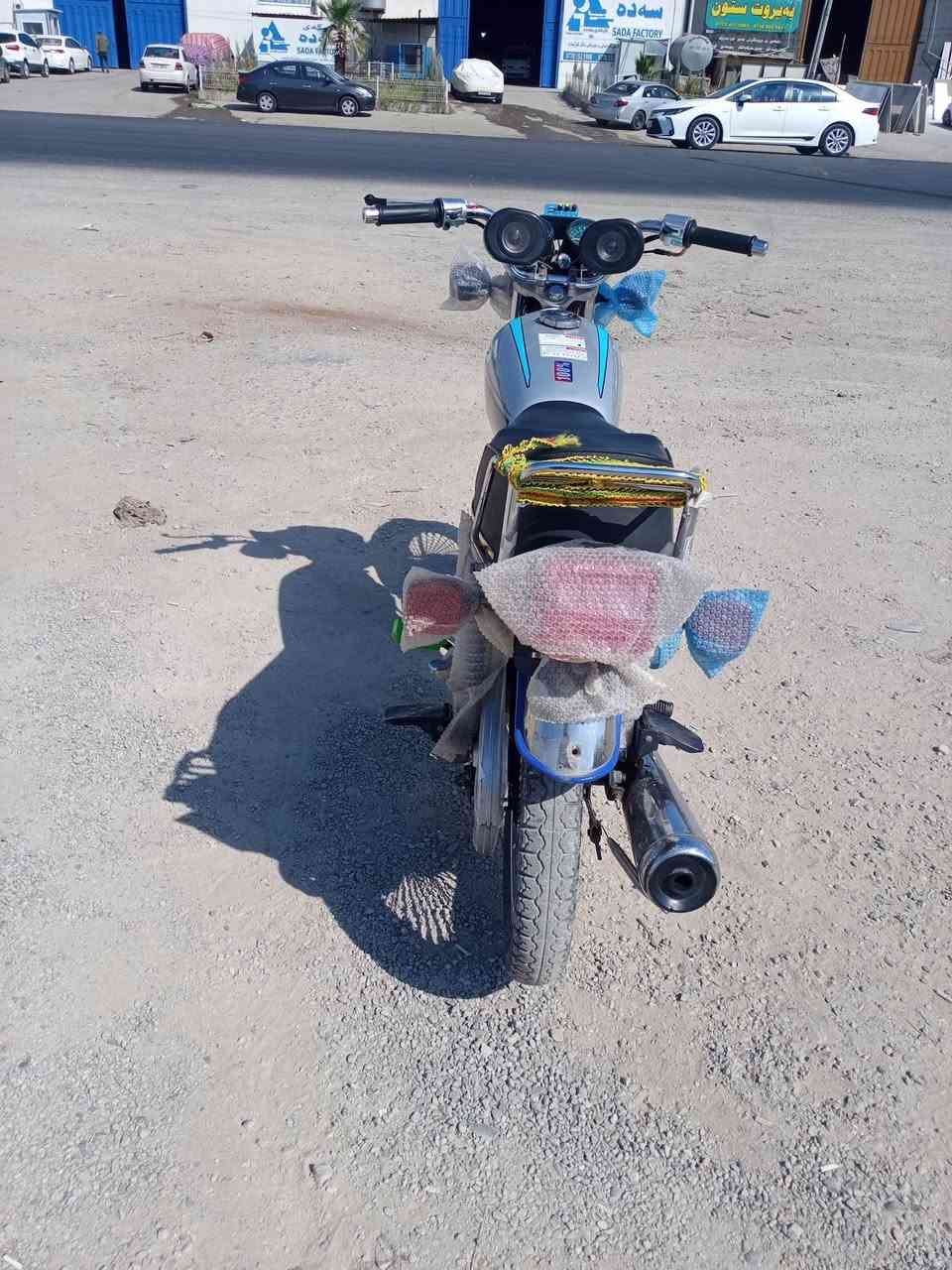 سلام علیکم برایان ئەم ماتۆڕە بۆ فرۆشتن namipro مۆدێل ٢٠١٩ ماتۆڕەکە مەکینەی کەپسە برغوی نەکراوەتۆ هەتا بڵێی جوانو پاکە کارەبای هەموو گیانی ئیشەکات سعری ٣٨٠ هەزار و مەعمەلە ژ.م *********** یان چات بکە لە خزمەتام
