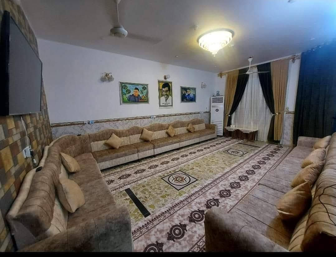 🏠 دار للبيع | فرصة مميزة للسكن والاستثمار
📐 المساحة: 150 متر
📜 الملكية: ملك صرف
🔹 الطابق الأول: • استقبال
• مطبخ حار
• مطبخ بارد
• صالة
• غرفة نوم
• صحيات عدد 2 (داخلية وخارجية)
🔹 الطابق الثاني: • 3 غرف نوم
• صالة
• صحيات
📍 الموقع: جسر ديالى – نهاية شارع المخازن
📌 قرب مدرسة النفس الزكية
✨ دار بموقع مميز ومساحة مناسبة، جاهزة للسكن.
📞 للاستفسار والتواصل: ***********
