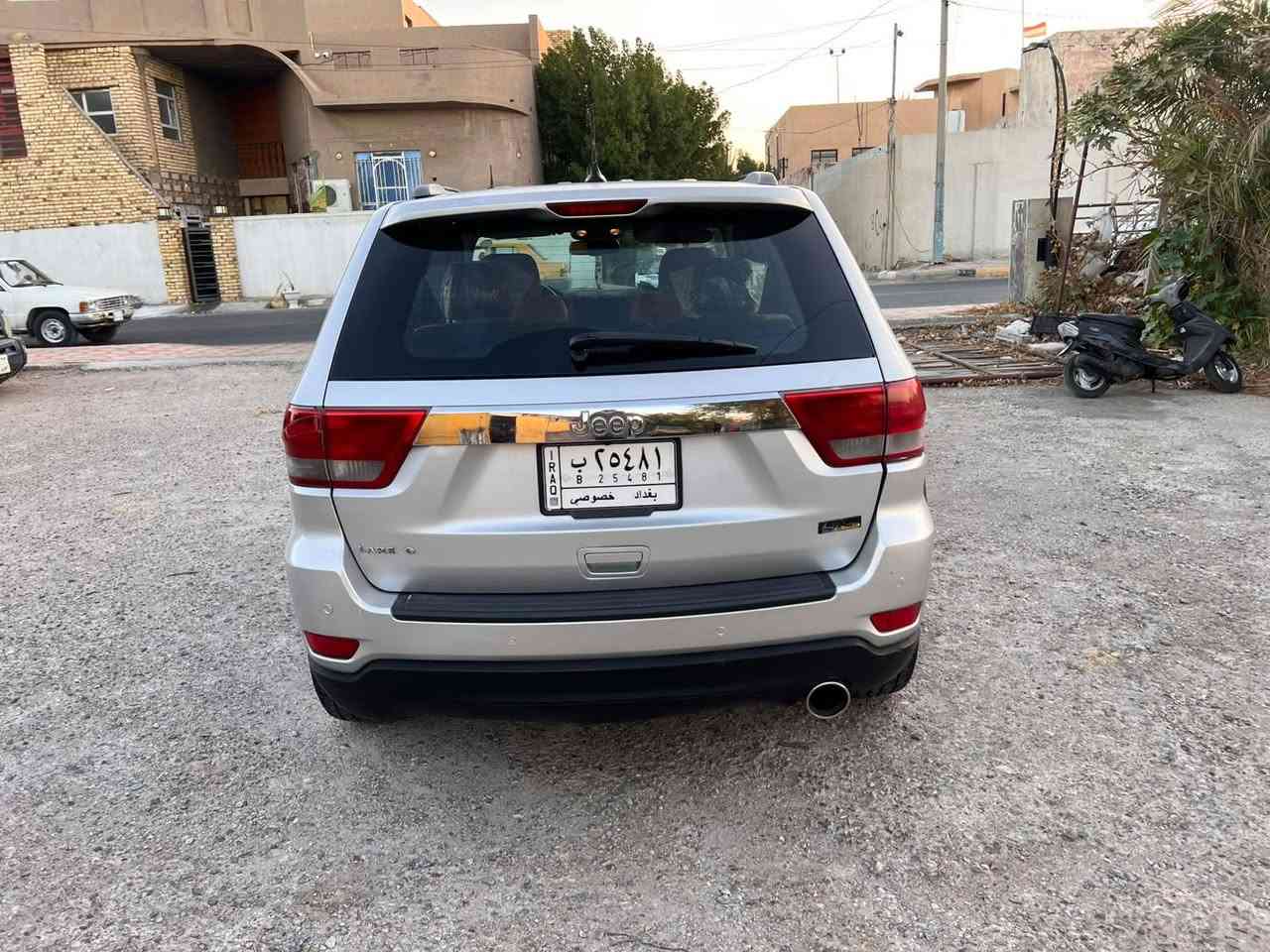 السلام عليكم جيب شيروكي للبيع فقط  ٢٠١١ وارد امريكي بدون حادث بدون تبديل بيه ضبغ حزام اثر جراد وشخوط مكينه جديده وكير وصدر وتبريد وكهربائيات السياره جاهزه  للاخير مكانه كوت مركز مدينه سعره ١١٨ مطلوبه غرامه للمرور ١٠ اوراق يوكعن من سعره للاستفسار ع الرقم غير متواجد ع الانترنيت
***********
