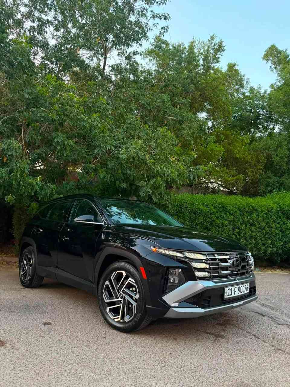 2025 Tucson limited 
توسان لمتد ❗️اعلى مواصفات❗️ ام الداتا شو لون أسود داخل أسود
 وارد امريكي 
رقم بغداد 
ضرر خلفي بسيط  جداً جداً قبق الجنطه مبدل لون 
و فقط ربع الجاملغ الخلفي صبغ
باقي السيارة كفالة عامة 
‼️بدون ايرباك بدون ايرباك ‼️
السيارة جديدة ودخول جديد واخت الزيرو بعدها 
❗️ماشية 8 الف ميل ❗️
1- محرك 2500 بانزين 
2- بانوراما 
3-اربع كامرات امامي وخلفية وجانبية بالمرايات 
4- حساسات امامية وخلفية ١٢ حساس
5- رادار امامي وجانبي وخلفي نقط عمياء 
6-تتقدم وترجع بالبصمة 
7- كشنات جلد ابيض وكهرباء الاماميات 
8- تبريد وتدفئة كشنات امامية وستيرن تدفئة وكشنات خلفية تدفئة 
9- كير تعليك و شفتات ستيرن 
10-خزن كشنات
11-لايتات عدسات تختلف عن العادي
12- صندوق كهرباء ومن تقترب منة يفتح  
13- داتا شو تعرض على الجامة الامامية 
14- سستم صوت Bose مع دمام بالصندوق
15-اوتو هولد
16- مساعدة النزول من المنحدرات 
17-شاحن تلبفون واير ليس 
18-حساس قراءة العين 
19-الوان داخلية تتغير ١٠ الوان بيها 
20- انارة داخلية led 
21-شحن تايب سي 
22- ويل كب حجم ١٩ 
23- شاشة كبيرة ابل كار بلي واندرويد اوتو 
السيارة جديدة وعليها نانو ومابيها اي نقص 
مكان السيارة بغداد 
السعر 223$ وبيها مجال 
***********
