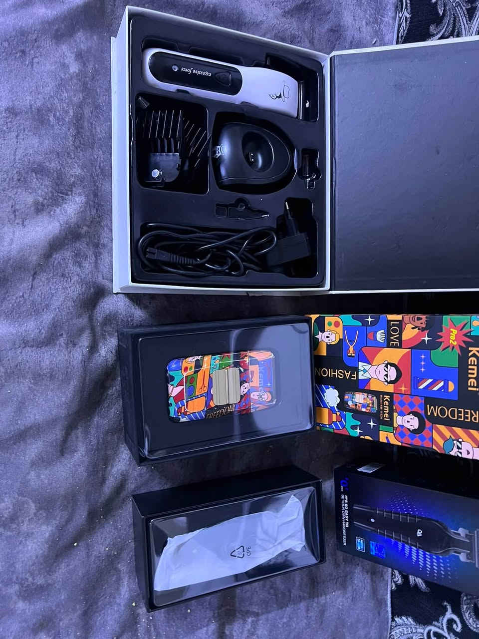 عندي كرسي حلاقه للبيع نضيف عندي مكينه فراري باكيتها وغراضها مكينه صفر وعندي مكينه ثلاثيه جديده كل هذوله 200 الي يريدها يراسلني خاص او يراسلني وتساب فقط ‪ ‪ ❤️***********‬
