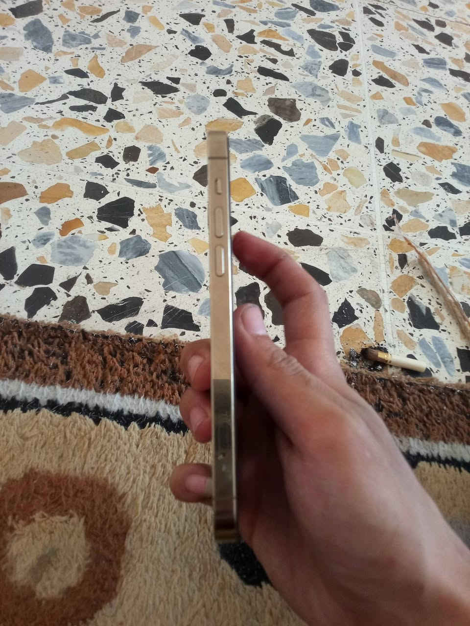 السلام عليكم 12برو لون ذهبي  جهاز مفول كاميرات مفولة كلشي ممبدل بي بس شاشة فقط فيس ايدي شغال ذاكرة256 سعر275وبي مجال مكان الفلوجة ***********فقط واتساب
