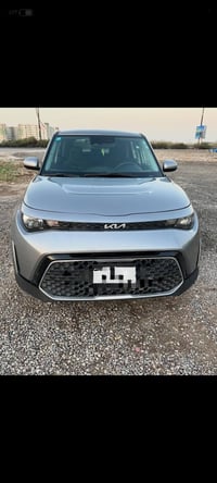 🚘 كيا سول موديل 2024 للبيع 🇺🇸 وارد أمريكي  🖤 اللون: سلفر   🔹 محرك 2.0 ...