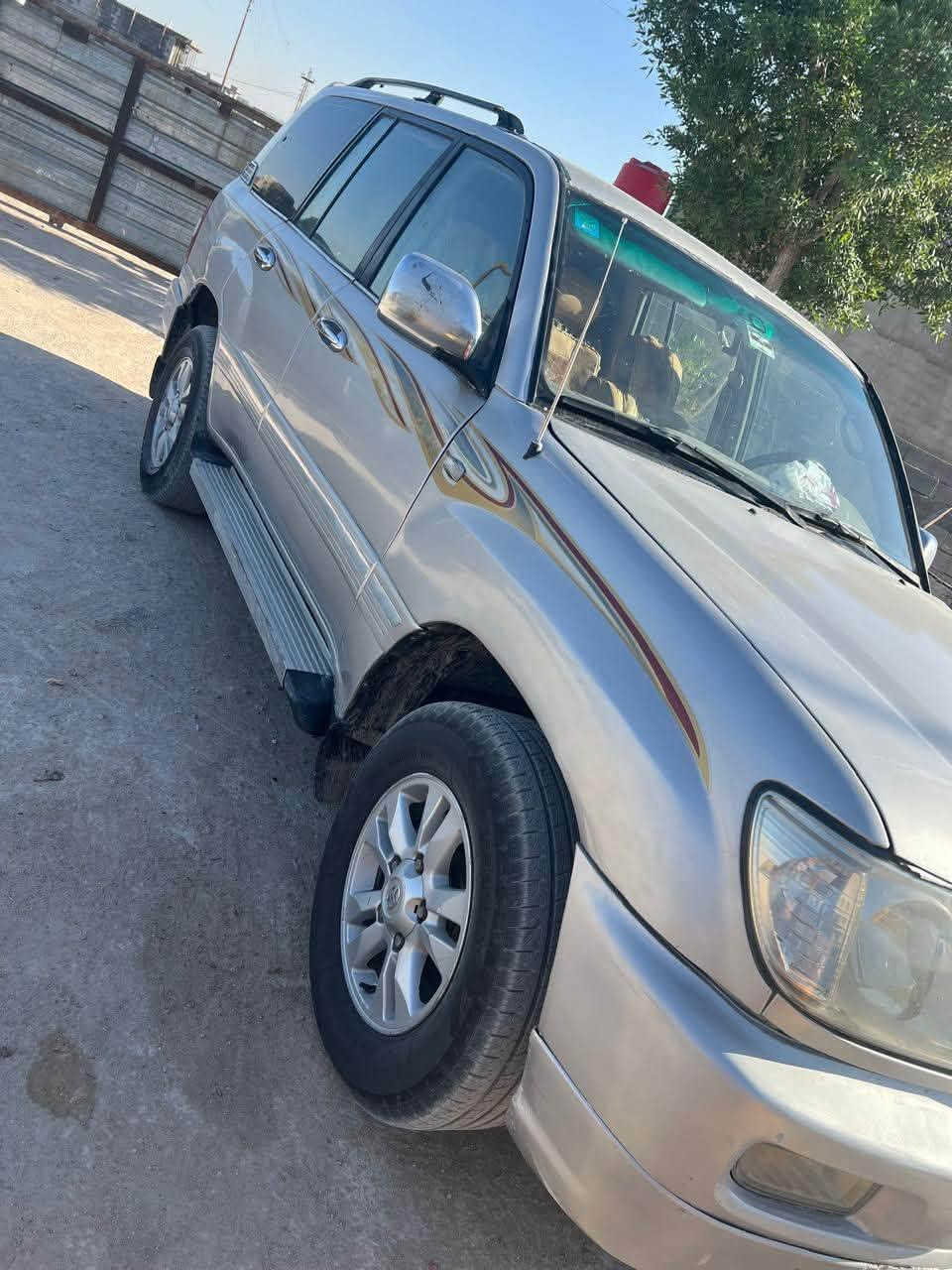 لاندكروز موديل 2000 مكينه 8 جديده كير عادي مكفول تبريد 3 قطع مع ثلاجه كله شقال حداده رقم بغداد دولي السعره 95 ومراوس اراوس مكاني البصره ***********

