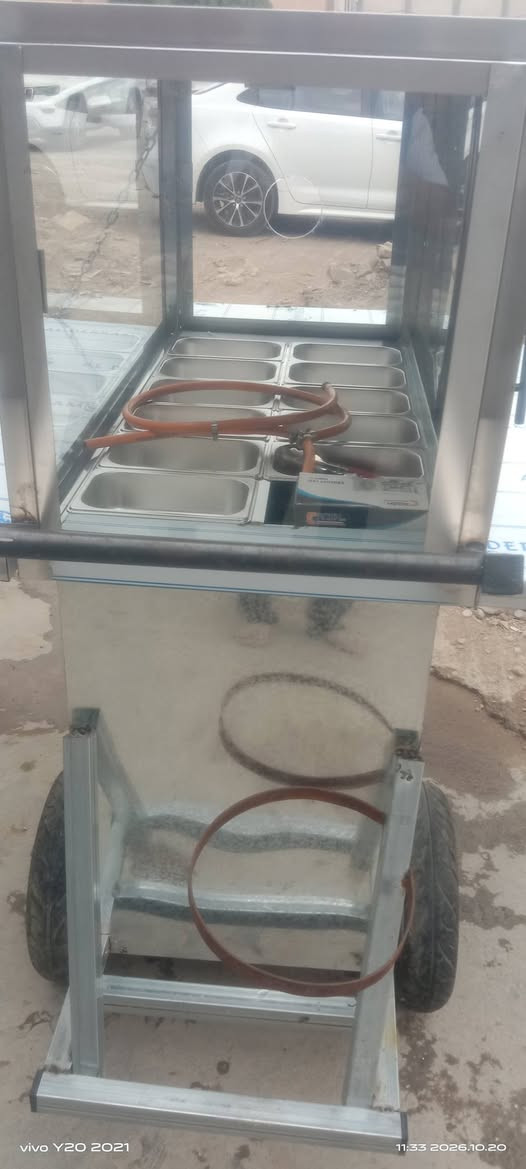 عربانة جديدة • ١٢ وجبة • لوحة إعلانية
