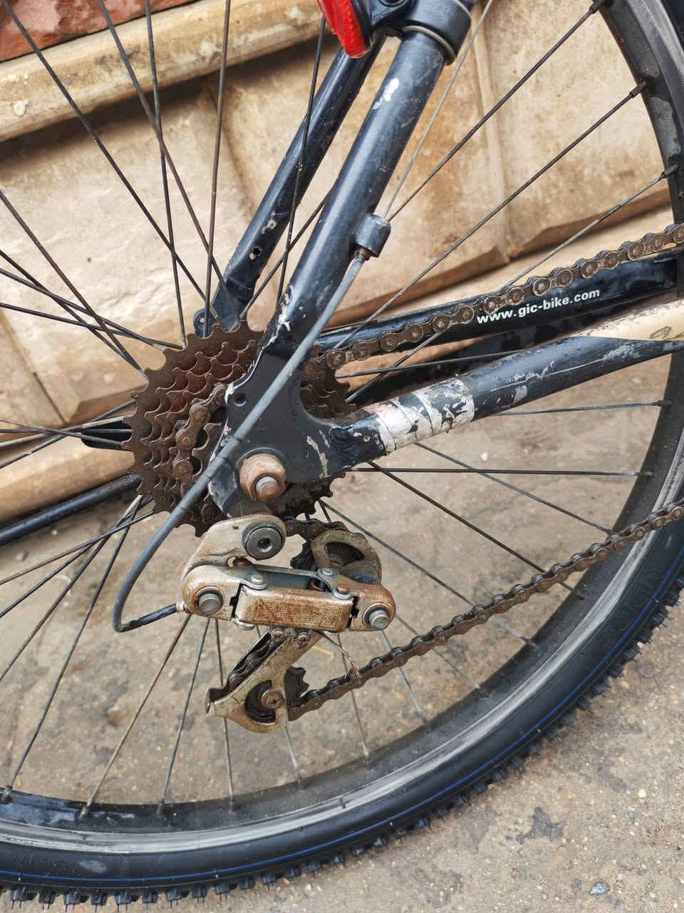 سلام عليكم
بايسكل جبلي (Mountain Bike) ماركة كاديلاك مرخصة من شركة GM العامة. البايسكل وارد ياباني (ستوك). حجم 26  

بايسكل اصلي فريم قوي جدا يتحمل وزن عالي يحتاجلة فقط ترتيبات بسيطة لان چان مهمول 

يحتاجلة صيانة للدبل و كير امامي وخلفي و سرج

رايدة ب 75,000 الف عنوان بغداد زيونة 
ما عندي توصيل
***********
