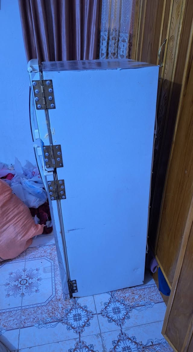ثلاجه للبيع بيه نقص غاز ولباب شويه مشلوع سعره ٦٠  وبيه مجال ***********واتساب
