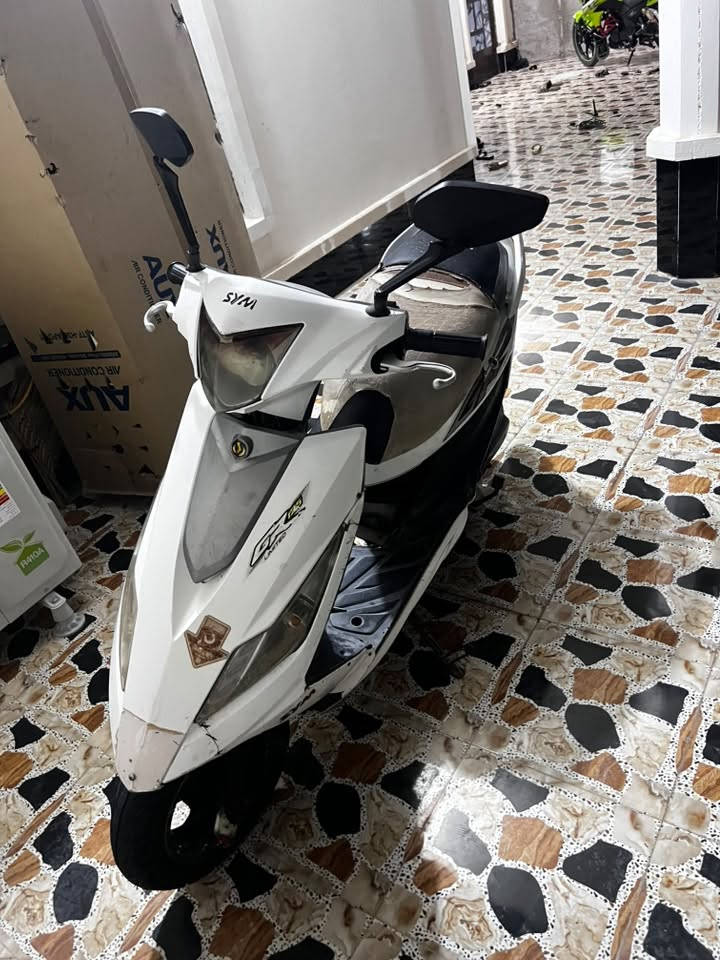 سايم نحله 125 للبيع مأكلك نضيف 100/100 لا تغريبن 70/100 محرك ناعم و حلو دراجه نشطه و مابيه صوت رايدهه ب400 وبيه مجال الاستفسار *********** راسلني لو خابرني وبيك خير وتدلل
