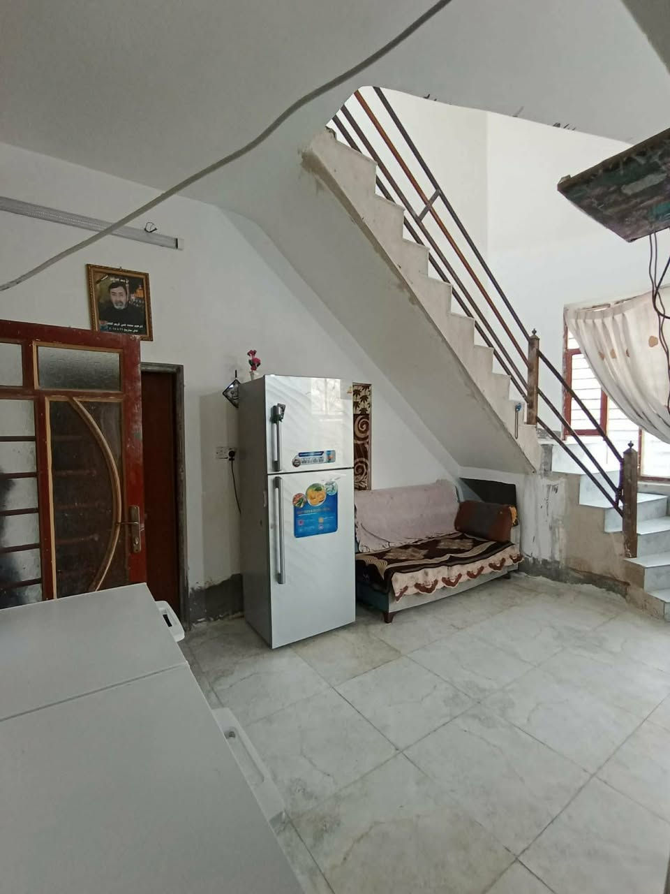 💥 فرصة عقارية ممتازة بسعر مرن | دار سكنية للبيع في الحلة 🏡
✨ سند زراعي 25 (تحويل مباشر) – خيار مثالي للسكن أو الاستثمار!
📍 الموقع: بابل – مركز مدينة الحلة – منطقة گريطعة 2
📐 المساحة: 225 متر مربع (بناء حديث)
🔹 تفاصيل وتقسيم الدار:
🛌 غرفتان نوم
🛋️ صالة استقبال واسعة
🚪 كلدور (موزع مريح)
🍳 مطبخ
🚿 مجمع صحيات (داخلي + خارجي)
🌿 حديقة منزلية
💰 خيارات التسهيلات والدفع:
💵 السعر نقداً: 80 مليون دينار عراقي 
💳 السعر بالأقساط: مقدمة 60 مليون دينار عراقي والمتبقي بأقساط وتسهيلات يتم الاتفاق عليها بين الطرفين.
📲 للاستفسار والتواصل المباشر (أو عبر الواتساب):
📞 ***********
🏢 أو يشرفنا حضوركم إلى مقر المكتب للمعاينة مباشرة.
