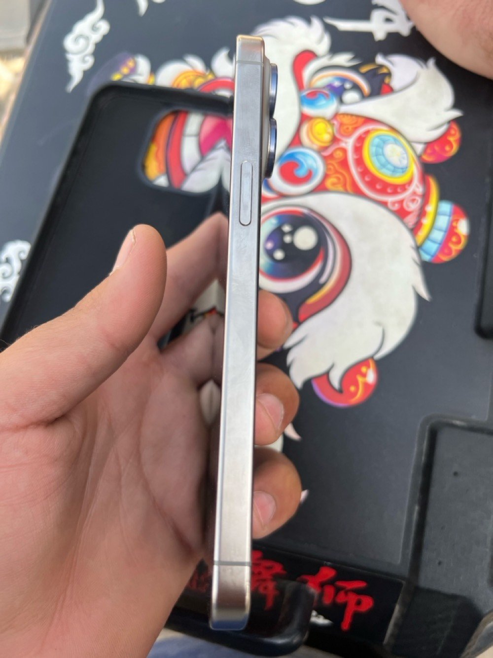 ---
📱 عرض جديد: iPhone 15 Pro Max (Titanium)

لعشاق الفخامة والأداء القوي، متوفر الآن:

✅ الموديل: iPhone 15 Pro Max
✅ اللون: تيتانيوم (Titanium) 🩶
✅ الذاكرة: 256 جيجابايت
✅ البطارية: 84% 🔋
✅ الحالة: كفالة عامة، الجهاز "وتر بروف" (مقاوم للماء) وبحالة ممتازة جداً.

💰 السعر: 1,050,000 دينار
🚚 توصيل لجميع محافظات العراق: 10 آلاف فقط.
📍 الموقع: بغداد - مدينة الصدر.
📞 للحجز والاستفسار: ***********