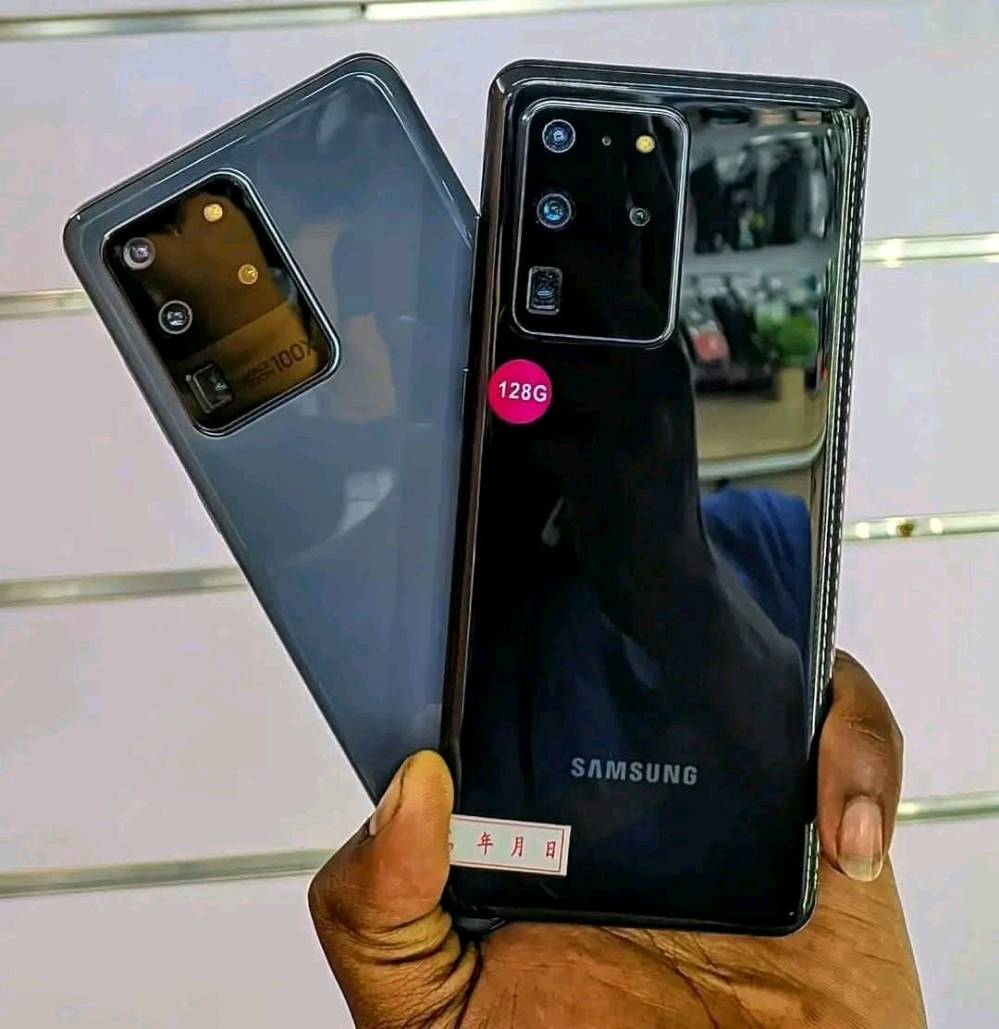 الجهاز الاصلي من سامسونج توفر 
سامسونج s20 الترا نسخه 5G
و s21 الترا نسخه 5G
 الشاشة: Dynamic AMOLED 2X بمقاس 6.9 بوصة، بدقة QHD+ ومعدل تحديث 120Hz.
المعالج: Exynos 990 (لنسخة الشرق الأوسط) 
الكاميرا الخلفية (رباعية): أساسية 108 ميجابكسل + ت 48 ميجابكسل (زوم حتى 100x) 
الكاميرا الأمامية: 40 ميجابكسل.
الذاكرة والتخزين: رام 16 جيجابايت / مساحة 128 
البطارية: 5000 مللي أمبير وتدعم الشحن السريع قدرة 45 واط والشحن اللاسلكي. 
السعر 340 الف
بغداد زيونه ربيعي قرب مجمع البركه 
***********