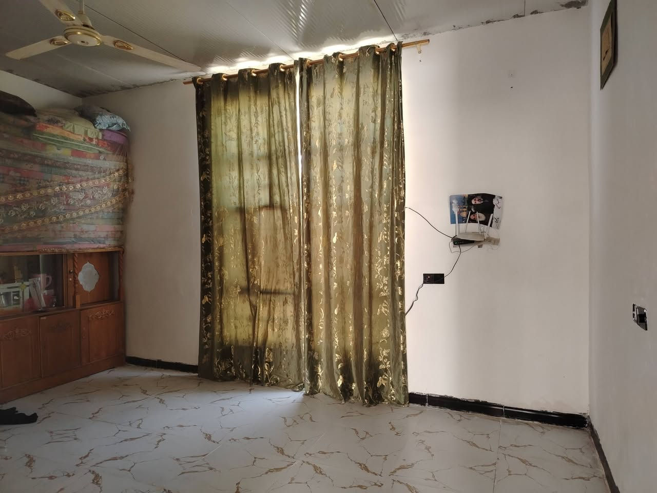 سلام عليكم بيت بمساحه 350 مع الحديقه 
يحتوي 2 فرف نوم  5.50x4

مطبخ 4x4

مضيف 7x4

صاله 7x4

حمامات خارجيه وداخليه

+مخزن

عقد الارض زراعي 117

خلف جامعه كربلاء مباشرا البزل الرابع قرب المختار ابو رعد

سعر 52 مليون مع المجال

***********

