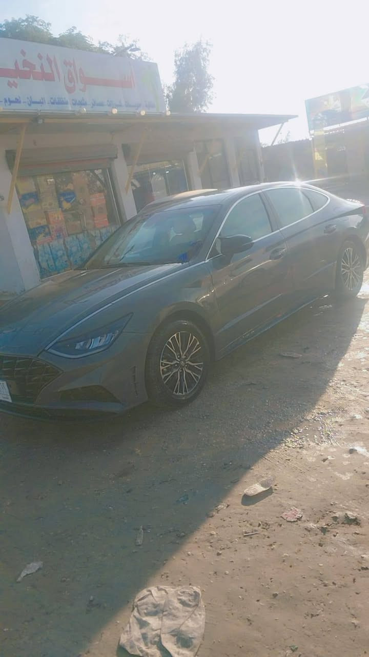 🚗 هيونداي سوناتا 2021 (SEL) وارد أمريكي للبيع
الفئة: SEL
​المحرك: 4 سلندر - 2.5 لتر
​الممشى: 135 ألف كيلومتر
​المكان: الديوانية - الحمزة الشرقي ـ رقم السياره القادسيه
​🛠️ حالة البدن والضرر:
​الضرر: قطعتين فقط (جاملغين أماميات؛ واحد متصلح بأمريكا والثاني بالعراق).
​الأيرباكات: سليمة 100% بشرط الفحص.
​📄 الوضع القانوني والأوراق:
​السيارة باسم معوق (صاحبها حي وموجود بالعراق).
​توجد وكالة عامة حصرية مع حق التصرف جاهزة للتحويل مباشرة.
​🌟 المواصفات والأوبشنات:
​التشغيل: بصمة تشغيل + بصمة أبواب + تشغيل عن بُعد.
​المقاعد: جلد كهربائي + تبريد وتدفئه بالمقاعد.
​الشاشة والعداد: شاشة ذكية + عداد سرعة بالدشبول.
​الحساسات والكاميرا: حساسات أمامية وخلفية + كاميرا خلفية دقيقة.
​أنظمة السلامة والمساعدة:
​تحديد مسار (Lane Keeping Assist).
​نظام مانع التصادم / كتم الخطورة.
​رادار النقطة السوداء بالمرايات (Blind Spot).
​المظهر الخارجي: ويلات تحوير شكل مميز وجميل + تايرات جديدة.
​السقف: بدون فتحة.
​💰 السعر والتواصل:
​السعر المطلوب: 150 ورقة ($15,000) وبيها مجال بسيط
​للتواصل والاستفسار: ***********
                       : ***********
