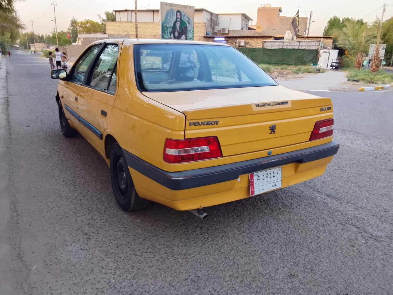 سلام عليكم سياره بيجو لميس للبيع موديل ٢٠١٦
سياره جاهزه من كلشي مصفر هيئة غرامات 
كير مكينه تبريد تدفئه صدر مكفولات 
بيه صبغ جاملغ امامي مكاني شهداء البياع 
السعر ٤٠ وبيه مجال رقم ***********
