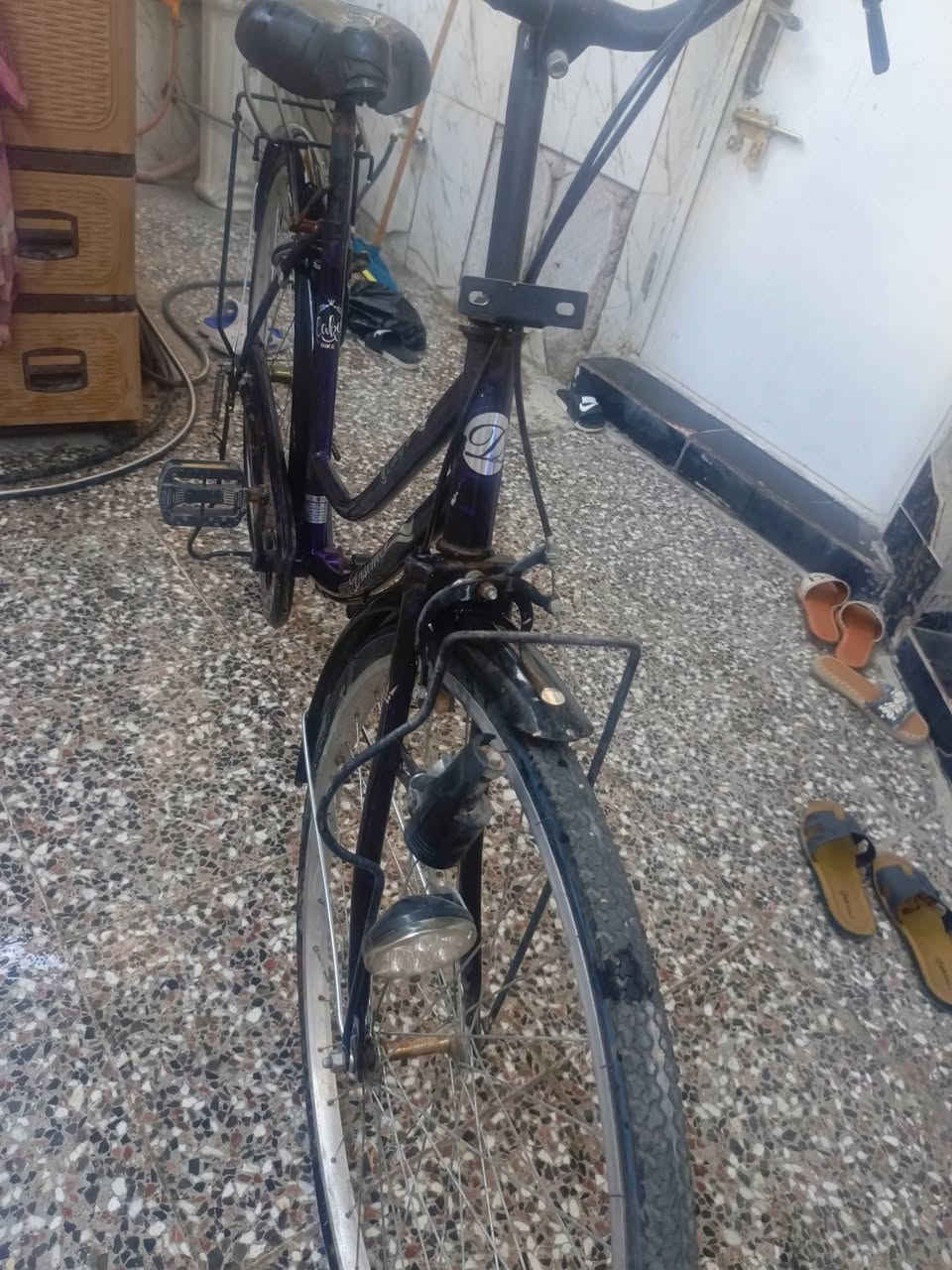 بايسكل للبيع حجم ٢٧  نضيف جدا اخو الجديد  تايرات جديدة وبريكات جديدة وميحتاجلة اي شي 
السعر  ٩٥  بي مجال بسيط
مكاني بغداد الشعلة 
‏‪***********‬‏
