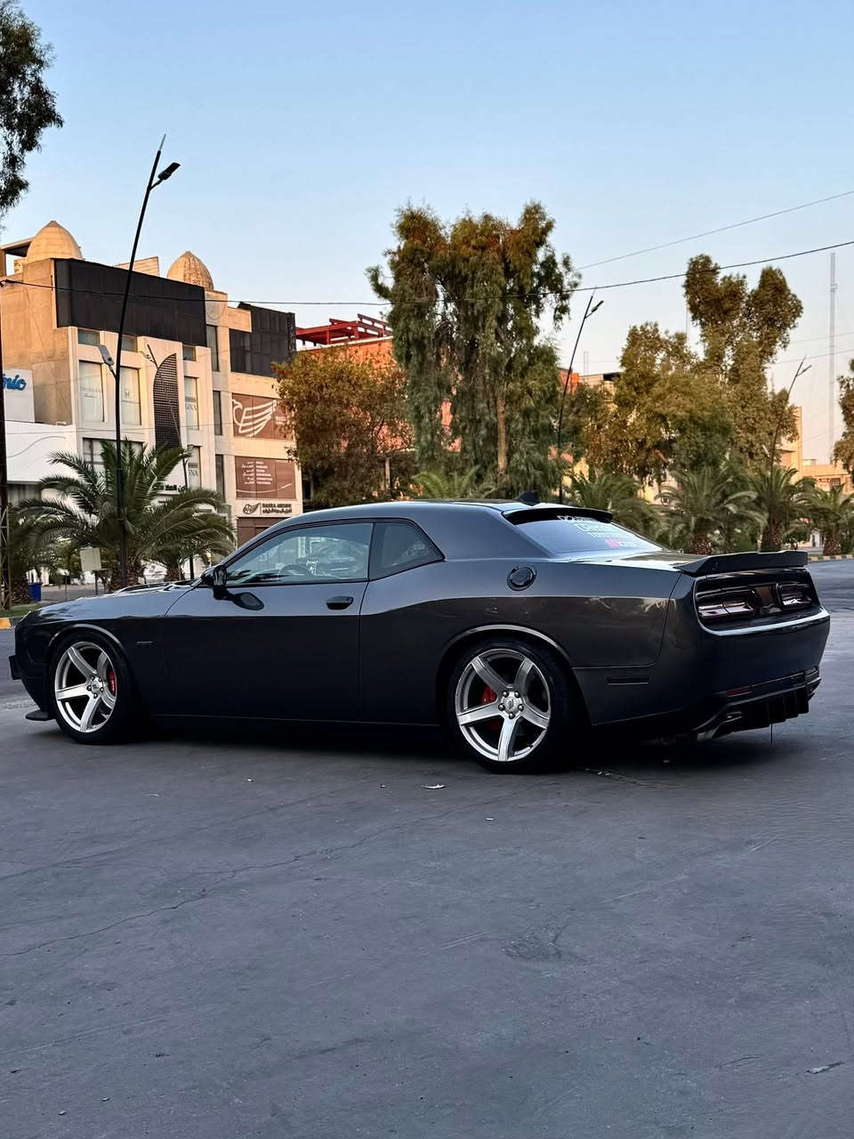السلام عليكم دوج جالنجر RT 5.7l 
موديل 2019 السيارة فول تشغيل عن بعد 
شاشة كبير كار بلي 
كشنات كهرباء 
ماشية 85km 
رقم بغداد بأسمي تحويل ثاني يوم
السيارة حادثها فقط جاملغ وبنيد قطعتين صبغ فقط 
سعر السيارة 154 بيها مجال 
مكانها بغداد الدورة حي الصحة 
***********
