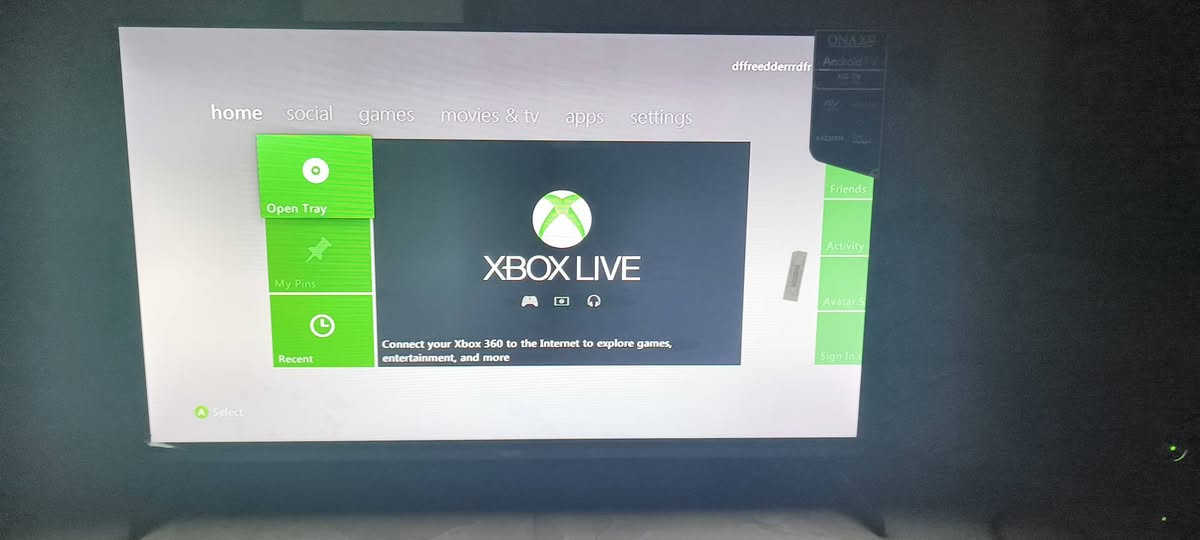 اكس بوكس 360 للبيع 
جوستك وحده
2 هارد واحد بي  8  لعبه والثاني 72 لبعه
السعر 125  متوفر توصيل
الرقم ***********
