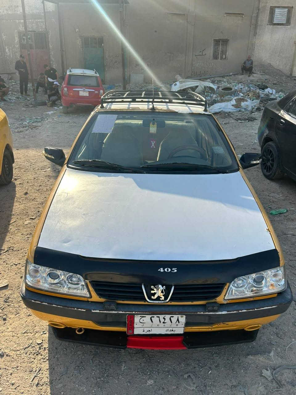 سيارة للبيع نوع بيجو 405 بغداد موديل 2010  محرك وكير وحدادية  وكهربائيات خير من الله تخم تاير نظيف والكشر امامك نظيف مطلوبة غرامة 200 الف وللمالك الشرعي ورقة على المشتري السعر 17ورقة صافي للاستفسار الاتصال ***********
