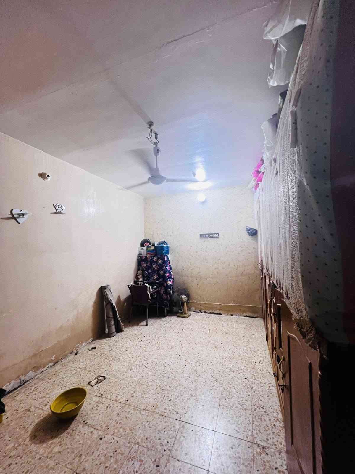 السلام عليكم بيت للبيع طابو صرف مساحته 104متر مربع واجه بناء طابوگ السطح شتايگر الأرضيه كاشي خدمات كامله كهرباء ماء مجاري تبليط بالباب كابل ضوئي مدارس قريبه كلش عليه تبعد عن البيت 200متر منطقه مخدومه من كل النواحي مكان البيت ديوانية حي الصدر الثالث السعر ***********
