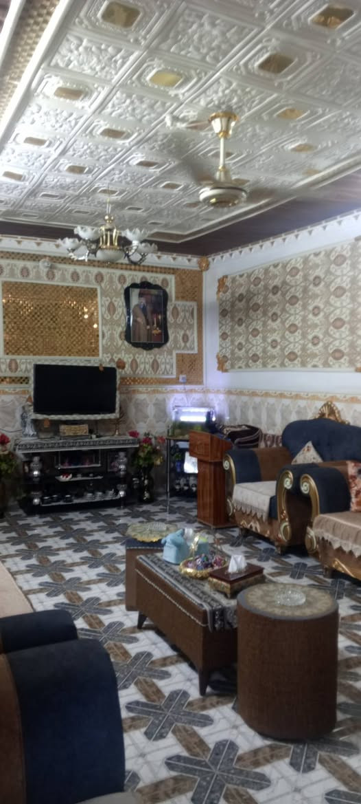 دار للبيع طابو صرف المساحة 200م العنوان الحمزة الغربي حي العسكري شارع الأسواق قرب بيت ابو ستار البصراوي يتكون من أربع غرف نوم ومطبخ واستقبال وصاله وصحيات داخلية وخارجية وكراج سيارة البناء طابوك والسطح صب خدمات ماء وكهرباء وتبليط ومجاري الاستفسار الاتصال على الرقم *********** علما بأن البيت مرمم جديد التفاصيل كما موضح بالصور رقم الموبايل بيه واتساب البيت طابقين
