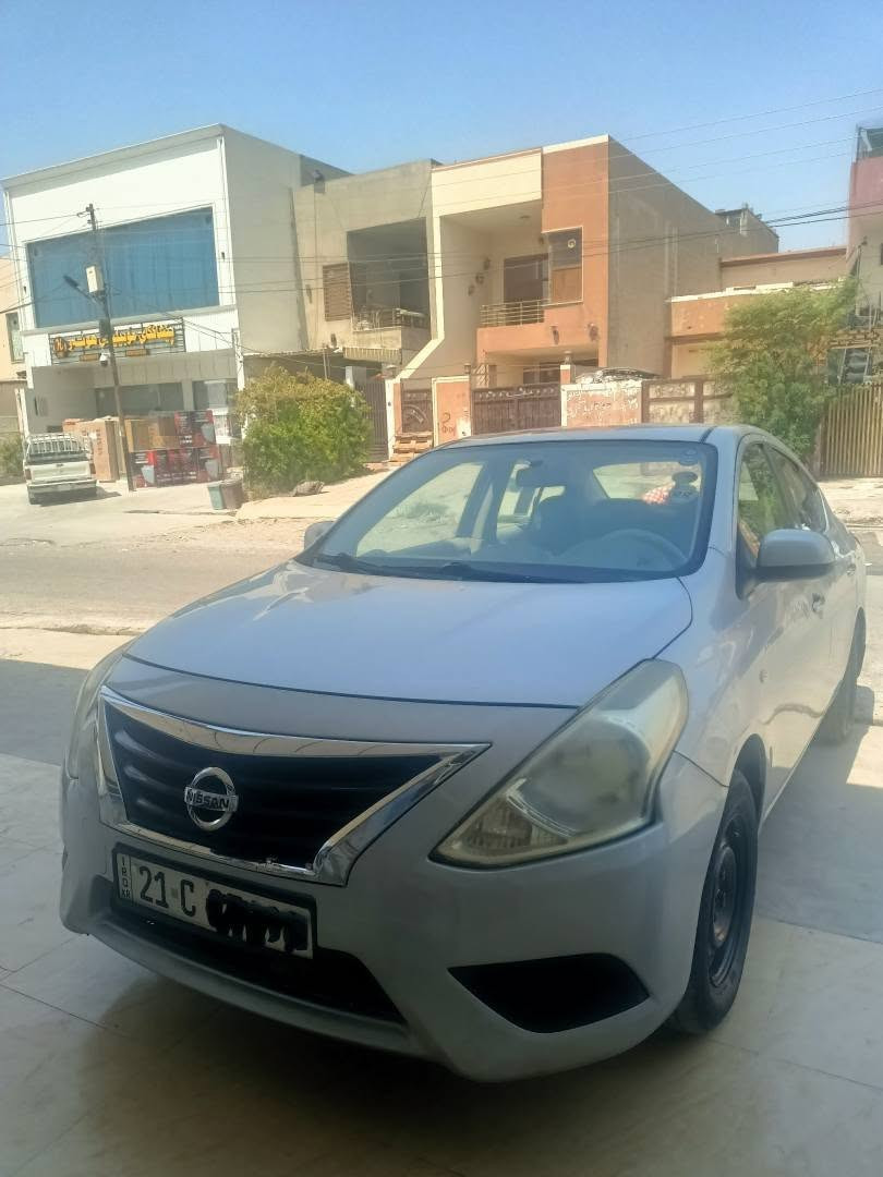 نیسان صنی هندی ئەسڵی لاکشمیبای 2015  
دوو جام کارەبا
دەسک نیکل
دەبڵ گێچ ،ABS و گێر تۆماتیک
فول ە لە مۆدێلی خۆی 
رەنگ سلڤەر ، گێر و مەکینە بەشەرت
تەبرید ساد
رەقەم و سەنەوی تازەیە و بەسەر نەچووە 
تەحویل و بەناوکردن بەشەرت
تازە سێرڤس کراوە و مەسروفی تیا نیە و توند و تۆڵە
یەک پارچەی بۆیاغە چاملغی دواوە لای سایەق
کەمێک ناوی گرتووە 
پێشی کەپسە 
سەیارەکە جایزە و هی خۆمانە  
ژمارەی موبایل 
*********** أربيل, العراق
