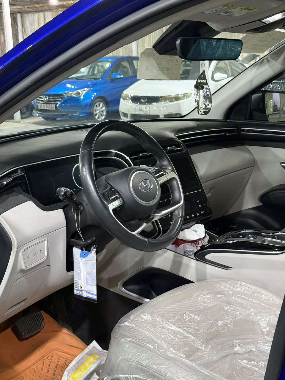 سلام عليكم
توسان 2023 حره بسمي ماشيه 23مايل قابل الزياده 

سياره فول 1/1 ماكو شي مو بيها

كامرات 360 

جنطه كهرباء 

خزن ميموري 

شحن واير لس

تدفئه تبريد كشنات 

بنرما 

تشغيل عن بعد وتقدم وترجع 

قطعتين تبريد 

بنراما 

محرك 2400

ويل كب سياره هواي موصفات بيها 

حادث بنيد وهاي رصعه بل جنطه نفسها ما مسويها 

يرباك ستيرن ودشبول 

مكاني بغداد حي العامل 

***********

سعر 235 وبيها مجال
