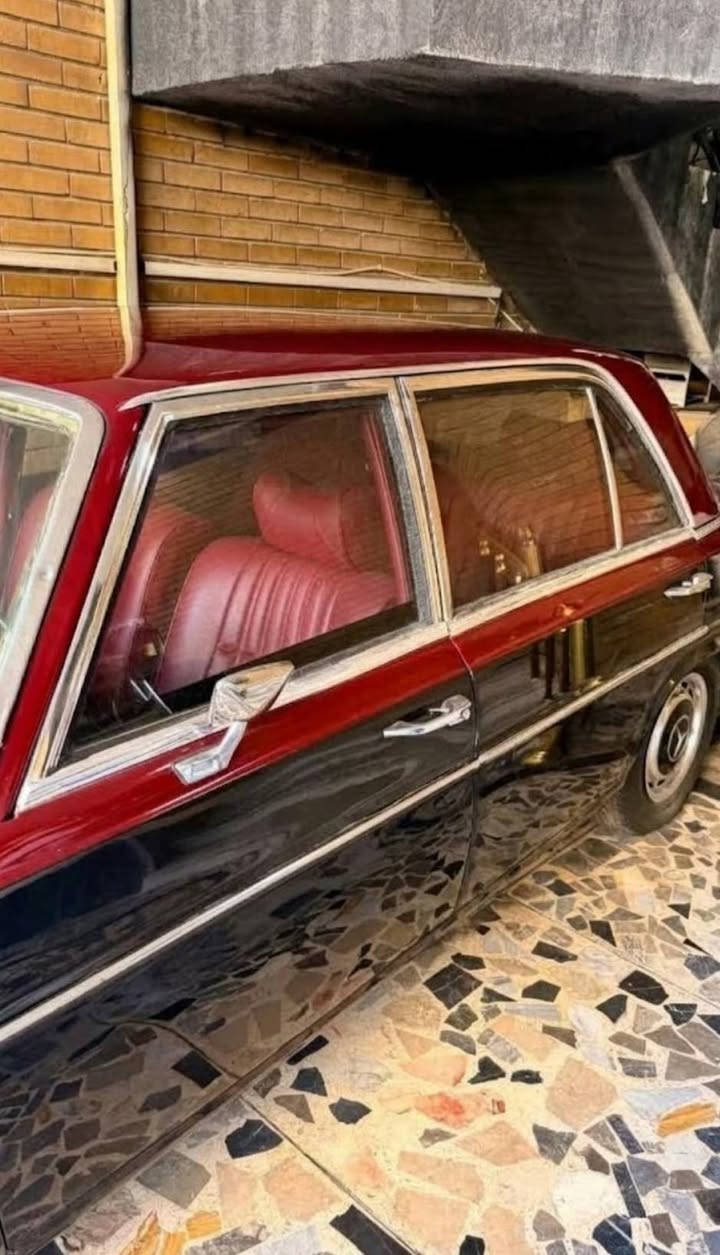 للتحفة الكلاسيكية النادرة: مرسيدس بنز 280 SEL موديل العز والفخامة (W108/W109) مصفحه
للتحفة التاريخية وهواة التميز، مرسيدس 280 SEL بحالة ممتازة وبحضور ملكي طاغٍ. تتميز بقاعدة العجلات الطويلة، وهيكل كلاسيكي أصيل، مع مقصورة داخلية بفرش جلد فاخر باللون الأحمر النبيذي. سيارة تنبض بالعراقة وتصلح للاقتناء والاستثمار
ورقم للتواصل ***********
